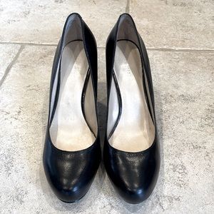 Nine West black leather pumps, size 9